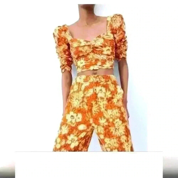NWT Zara Bundle Floral Print Linen Cotton Cropped Top & Yellow Crop Top 2 pieces - Picture 1 of 7